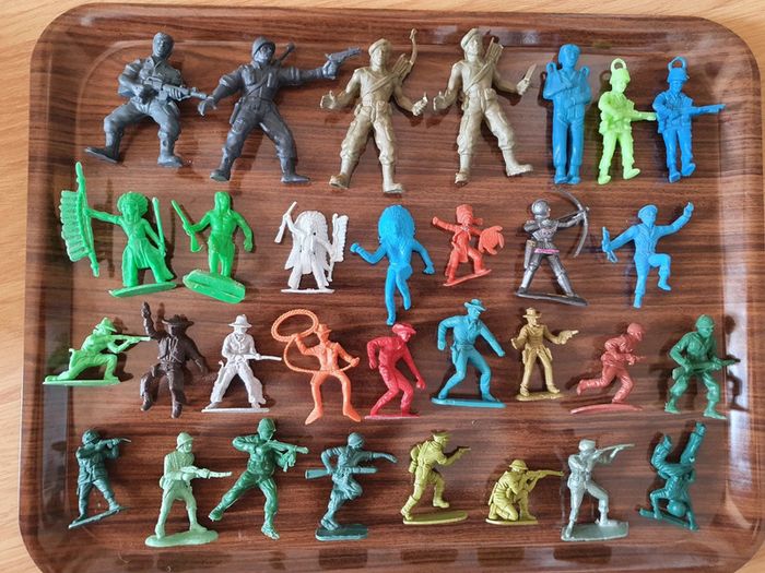 Lot anciennes figurines soldats cow-boy indiens