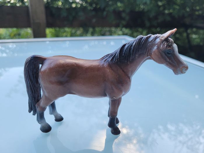 Lot de 3 Chevaux Scheich : 1 marron crinière tressée noeuds blanc, 1 brun et 1 brun et blanc tacheté - photo numéro 2