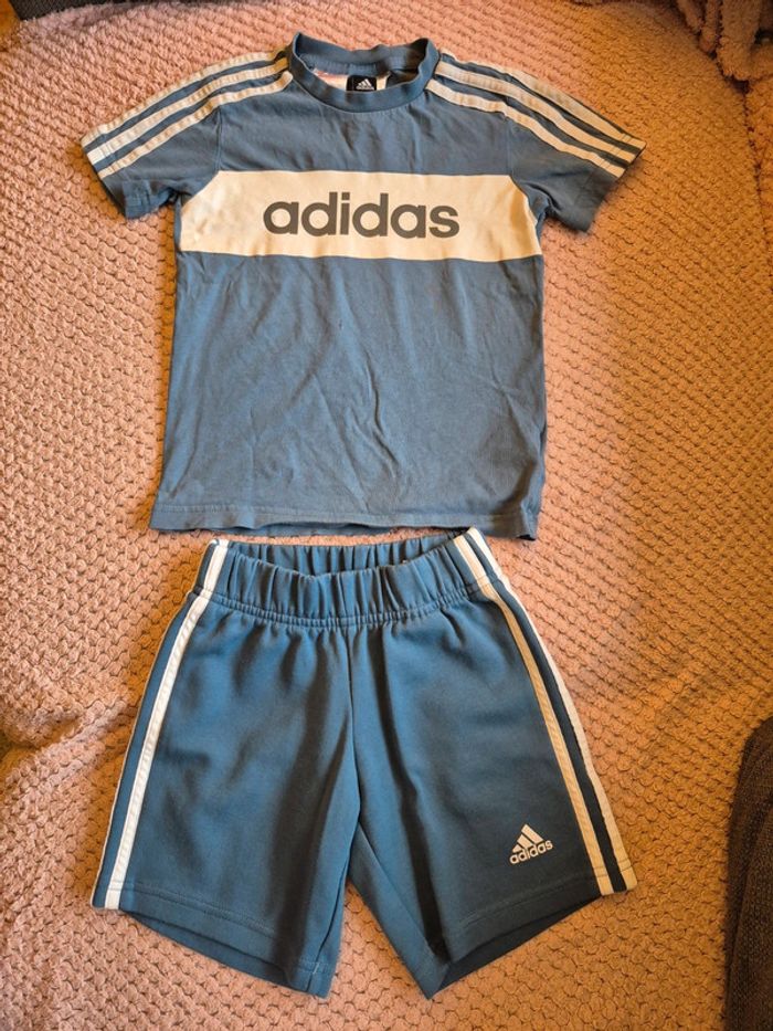 Ensemble t-shirt et short Adidas 4/5 ans - photo numéro 2