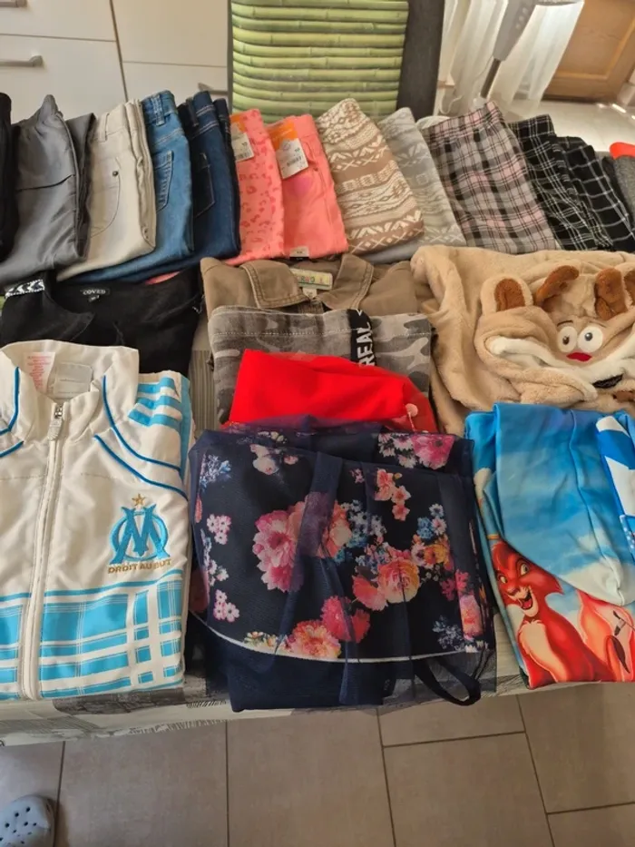 Lot de vêtements fille 9/10 ans - photo numéro 4