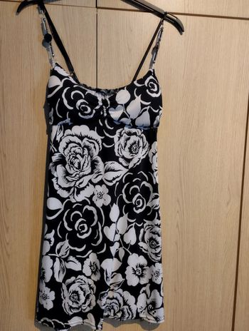Robe fleurie noire et blanche