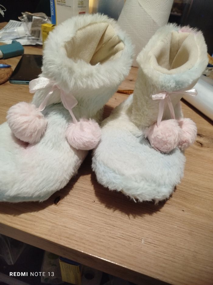 #kytie35chaussurefille. Chausson taille 35 - photo numéro 2