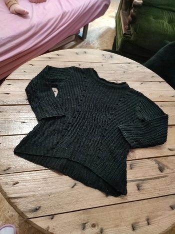 Pull en maille noire taille 5 ans
