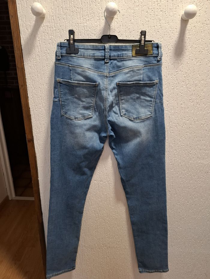 Joli jean femme C&A flex shaping (push-up) bleu clair très bon état - photo numéro 3