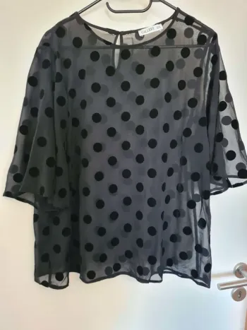 Haut transparent a pois noir taille 44