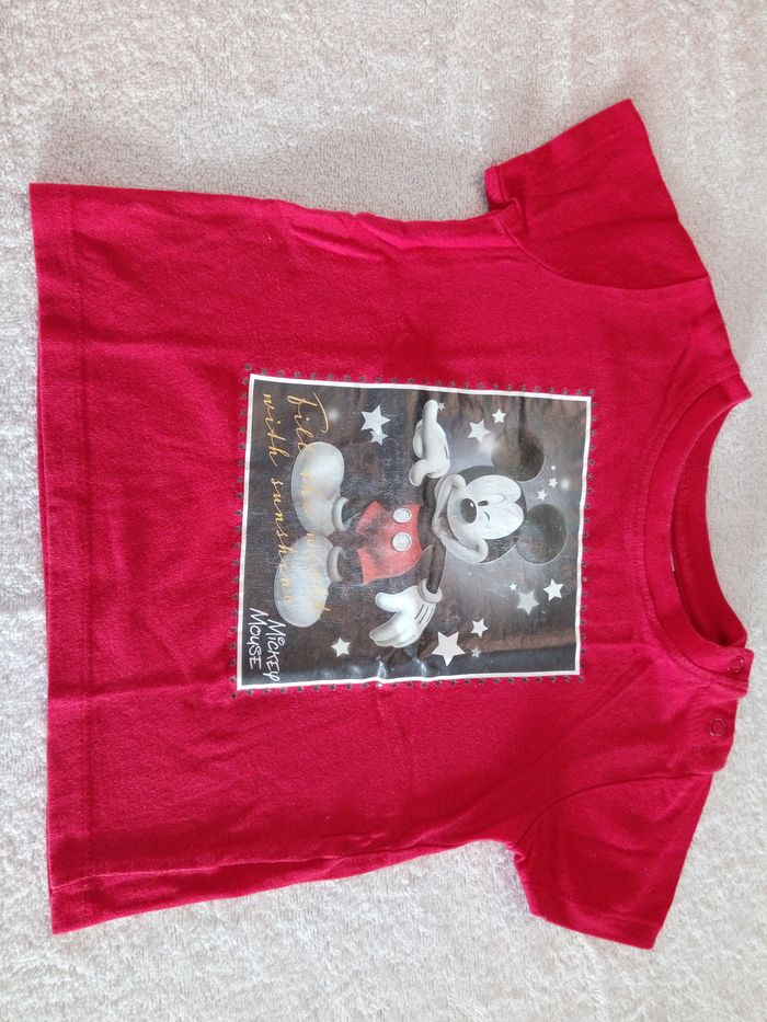 Tee-shirt Disney Baby 18 mois (réf interne G14)(familleac72)