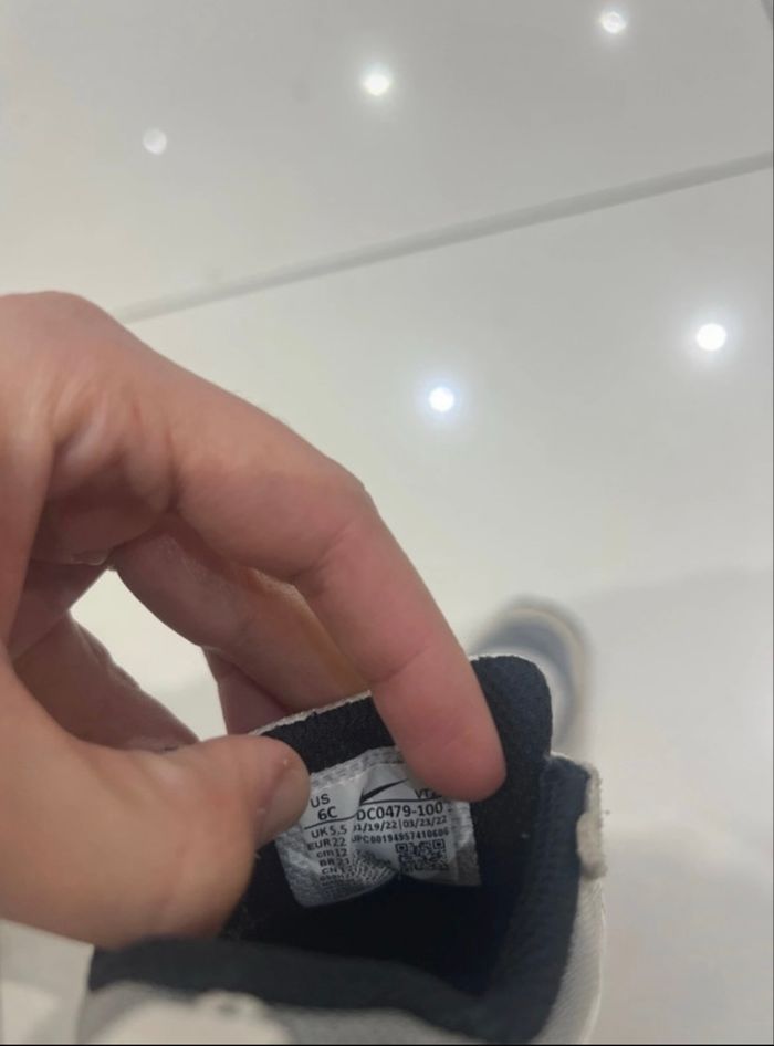 Basket Nike enfant taille 22 - photo numéro 4