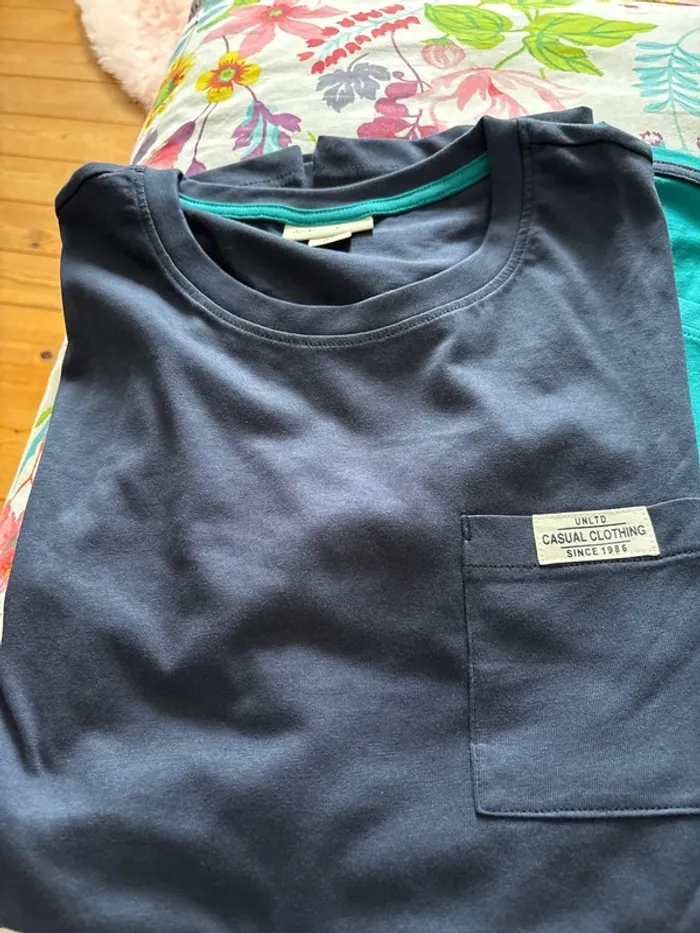 Lit de 2 t shirt - photo numéro 2