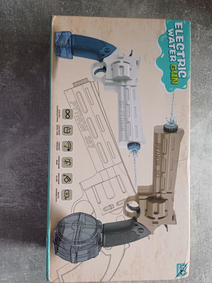 2 pistolets à eau électrique neuf