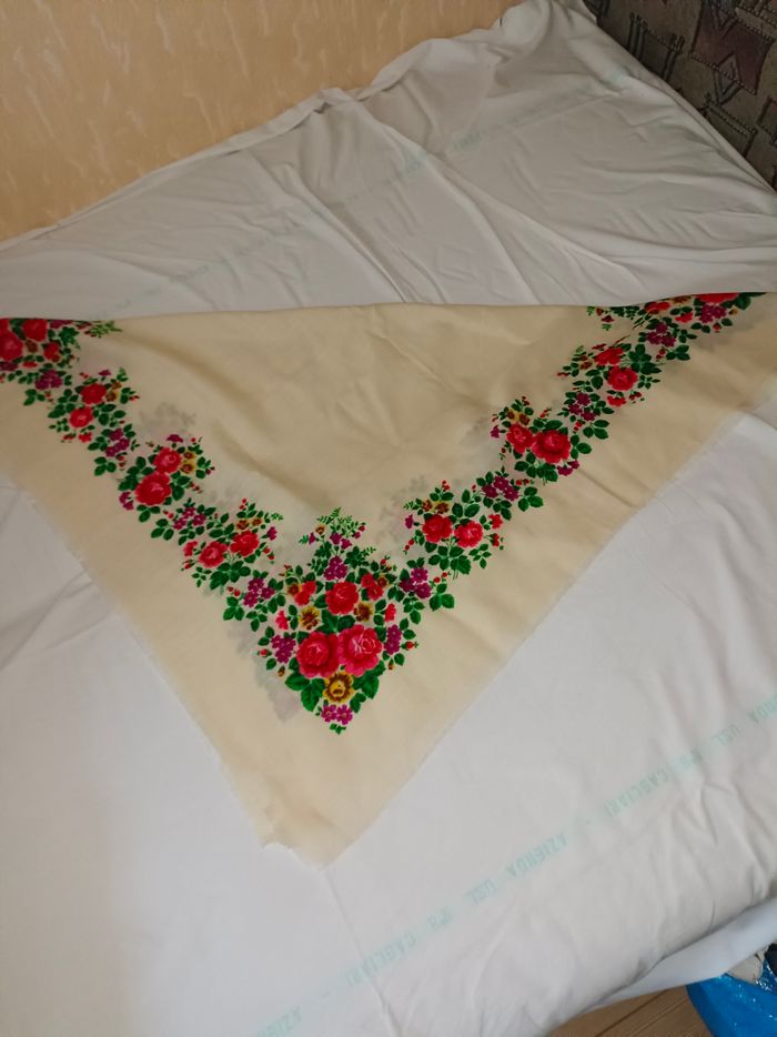 Grand carré,pure laine, vintage URSS - photo numéro 9