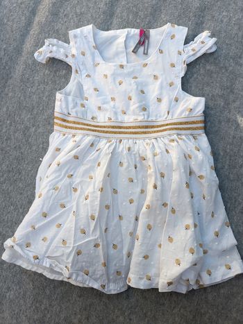 Robe légère blanche et or