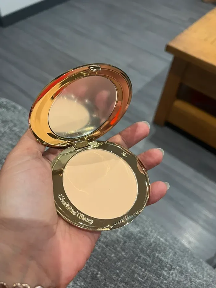 Poudre airbrush flawless finish Charlotte tilbury Couleur 2 medium  8g Neuve - photo numéro 7