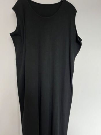 Robe noire  mi longue taille 54
