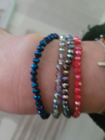 Bracelet neuf en perles de verre de 2x4 mm