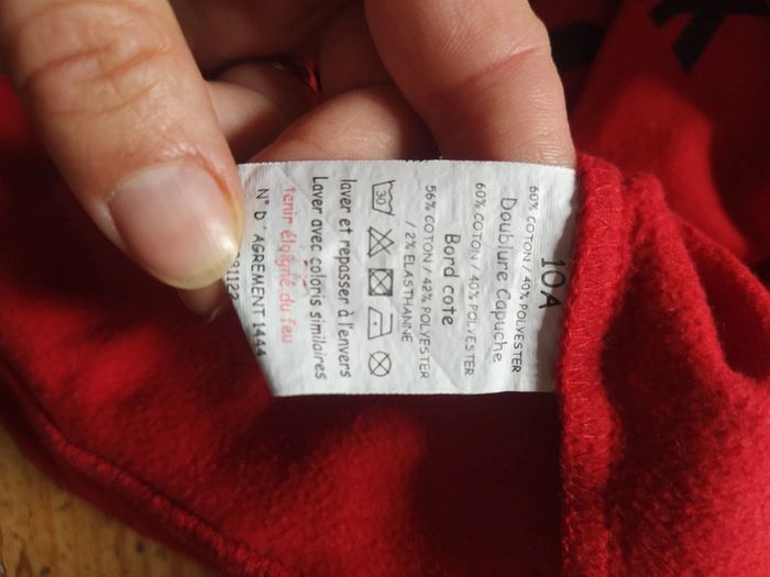 Sweat rouge 8/10 ans - photo numéro 5