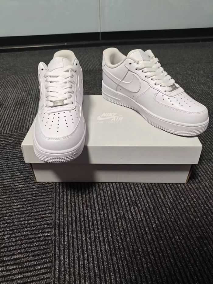 Nike Air Force 1 Taille 44.5 - photo numéro 2