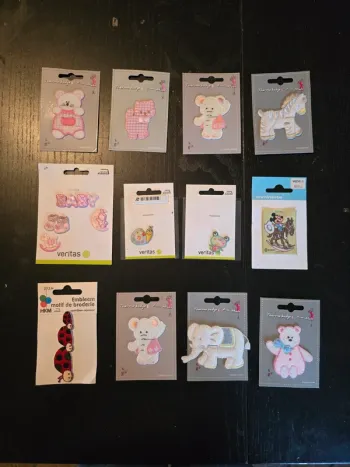 lot 15 écussons bébé