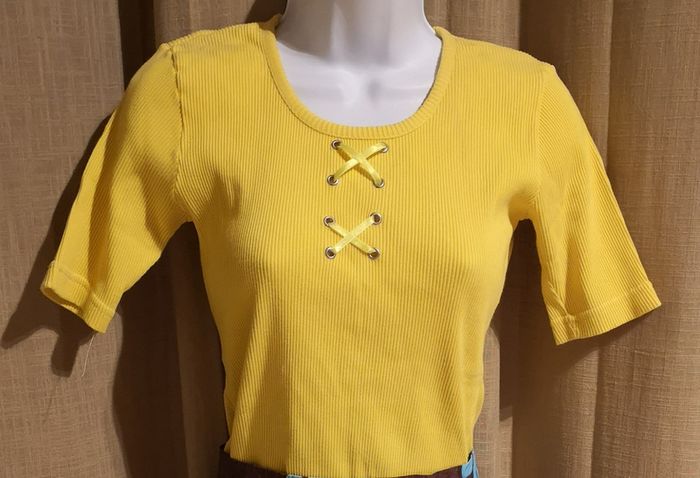 Petit haut jaune