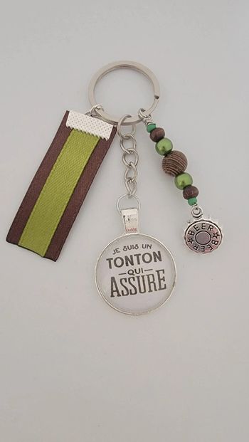 Cadeau tonton, porte clé message " tonton qui assure"