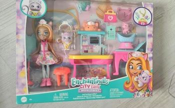 Enchantimals city tails