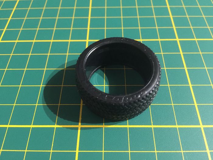 Pneu avant pièce détachée miniature Bburago burago Porsche 996 Turbo 1/18 1/18e 1/18eme #A68