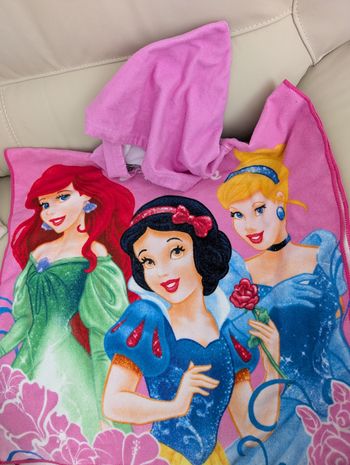 Cap de bain à capuche princesse.
