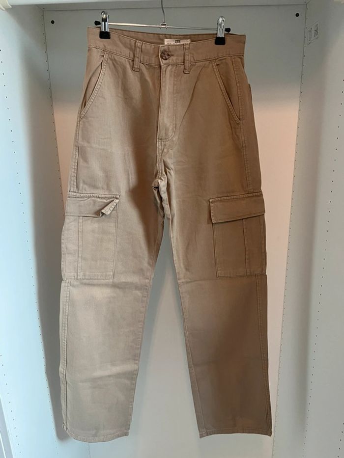 Cargo kaki clair Stradivarius Taille 38