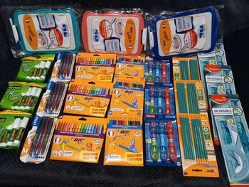 Lot de 24 articles scolaire neuf