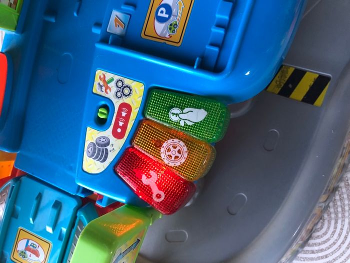 Garage Tut Tut Bolide + 3 véhicules - photo numéro 3