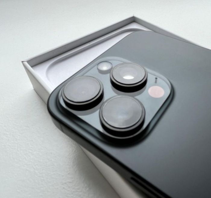 Une iphone seize pro max - photo numéro 4