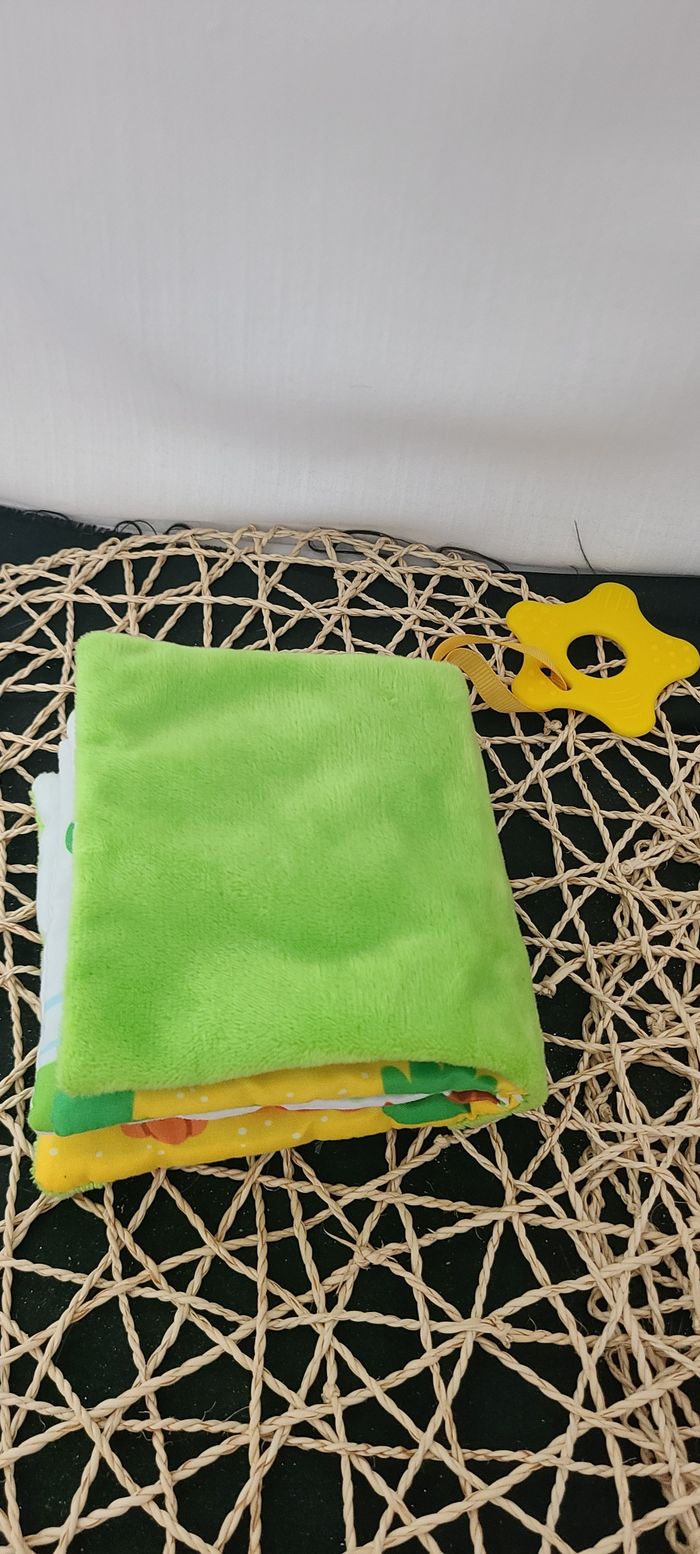 PETIT LION: MON LIVRE TISSU À MÂCHOUILLER Broché - photo numéro 2