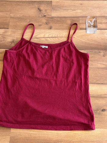 Je vend un débardeur femme taille 44 très bon état 