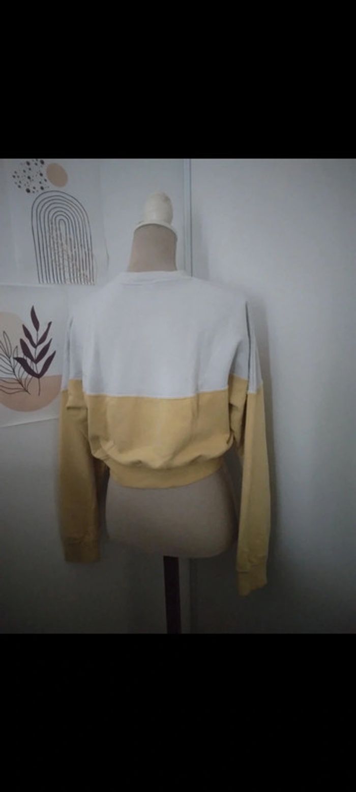 🌸Pull nike blanc et jaune🌸 - photo numéro 5
