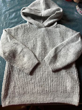 Pull à capuche t 6-7 ans