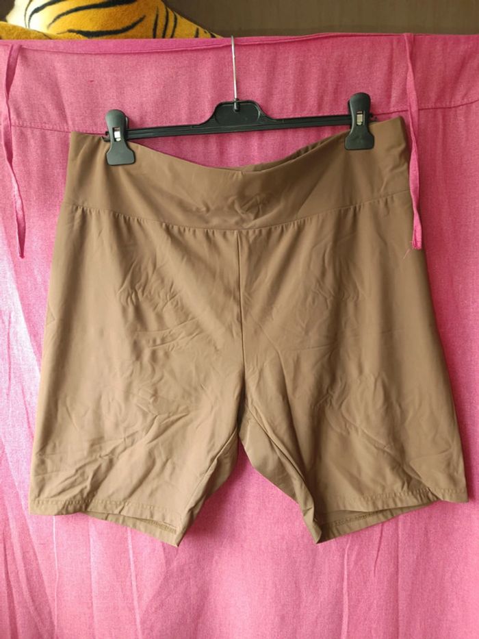 Short taille élastique taille 50 de chez Shein