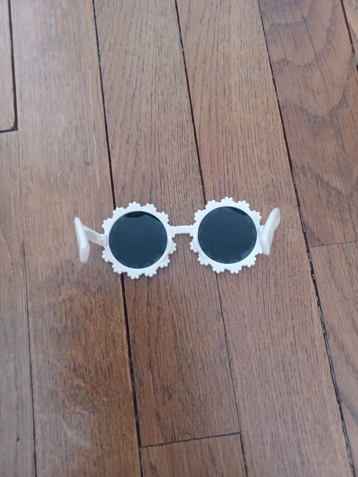 Lunettes de soleil - photo numéro 4