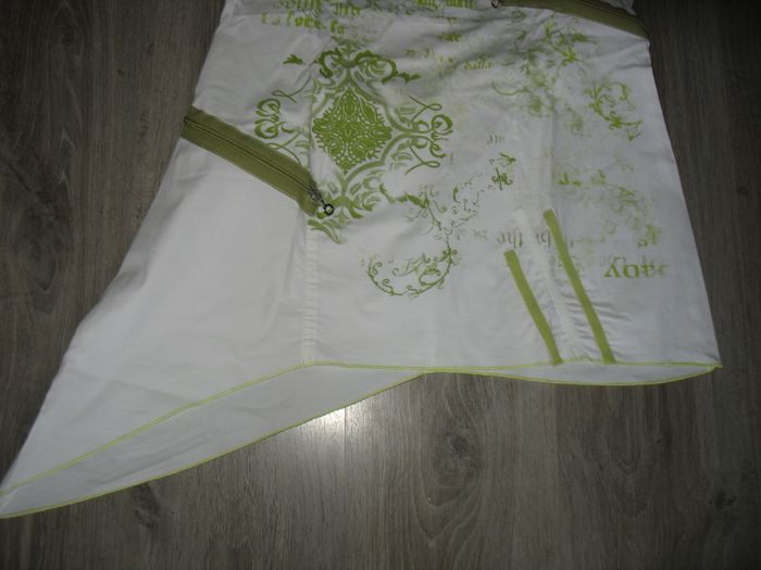 TUNIQUE SM BLANCHE AVEC MOTIFS VERT "CACHE CACHE" - TAILLE 42 - n°01 - photo numéro 4