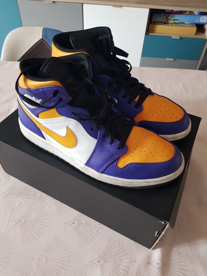 Jordan 1 mid Lakers