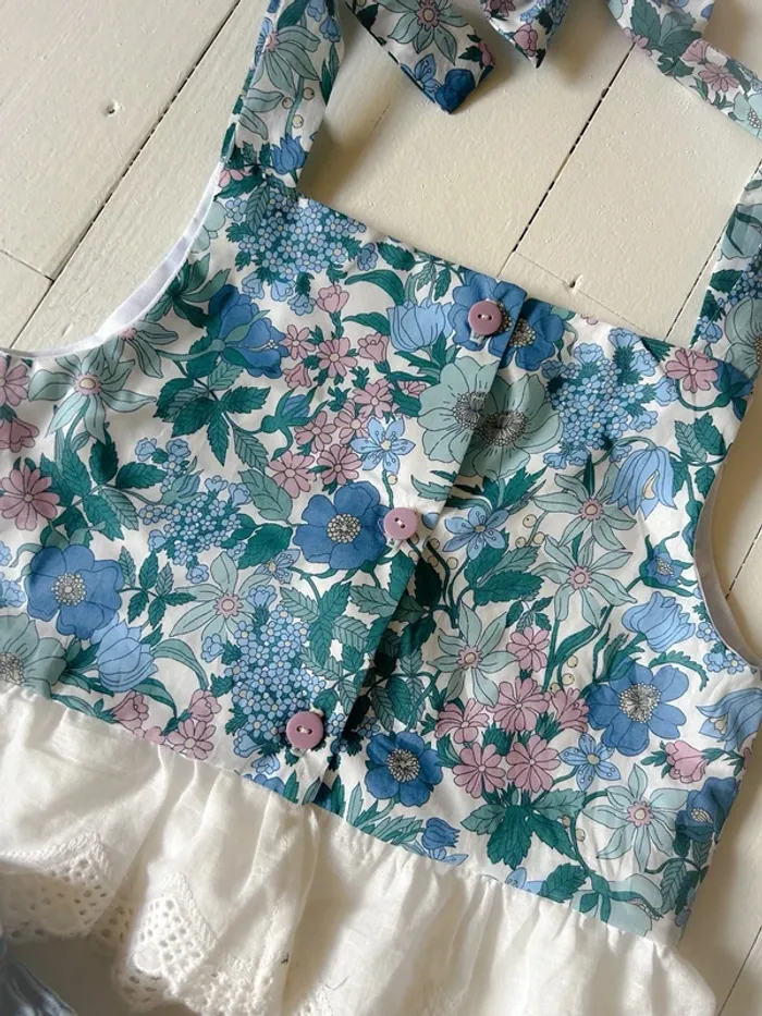 Blouse et noeud liberty créatrice + jean zara 7/8 ans - photo numéro 4