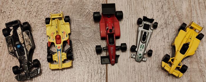 lot de petites voitures - photo numéro 6