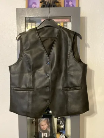 superbe veste sans manche simili cuir marron neuve 50