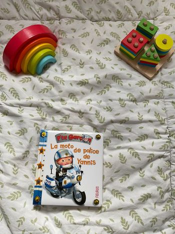 livre la moto de police de Yannis collection p'tit garçon éditions fleurus N°26