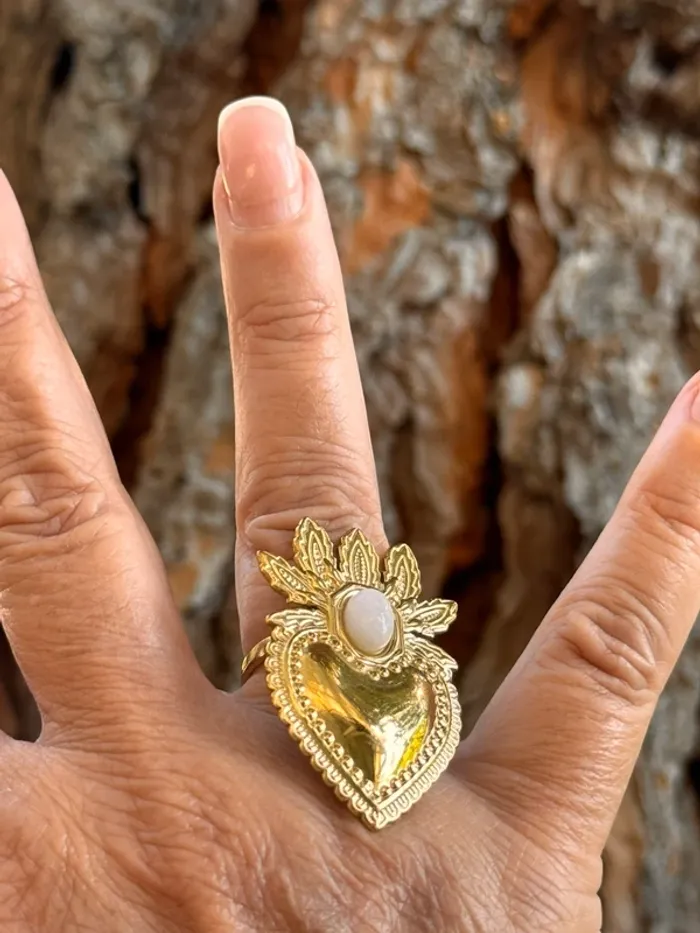 Grosse bague mile Mila acier inoxydable or réglable cœur ex-voto et pierre écrue - photo numéro 3