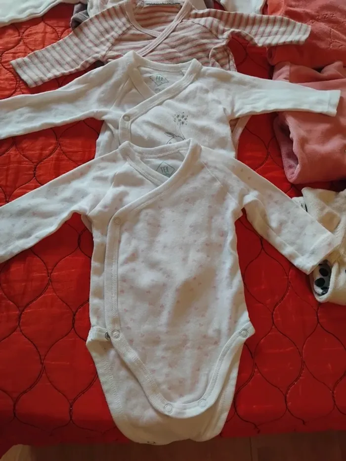 Caisses de vêtements fille 1mois - photo numéro 17