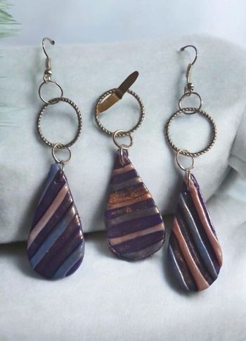 Parrurre boucles d'oreilles pendante avec pendentif assortie