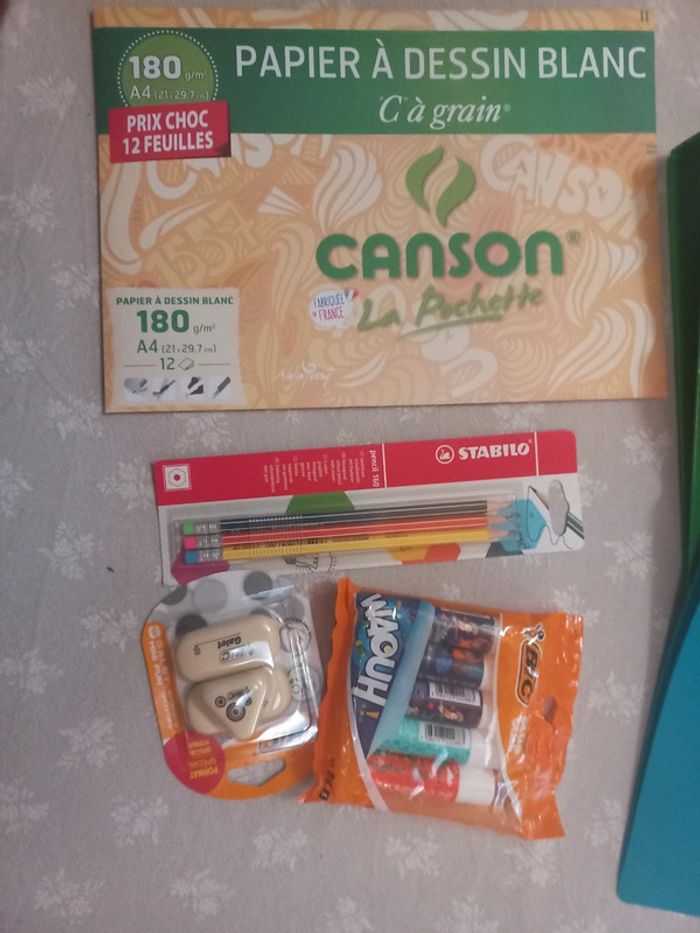 Fournitures scolaires lot - photo numéro 5