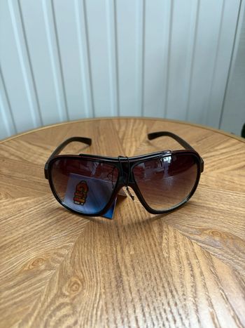 Lunette de soleil / paire de solaire / monture tendance - Gil - Neuf avec étiquette