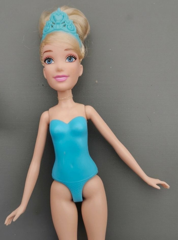 Disney Princess : Poupée Cendrillon et ses tenues - photo numéro 6