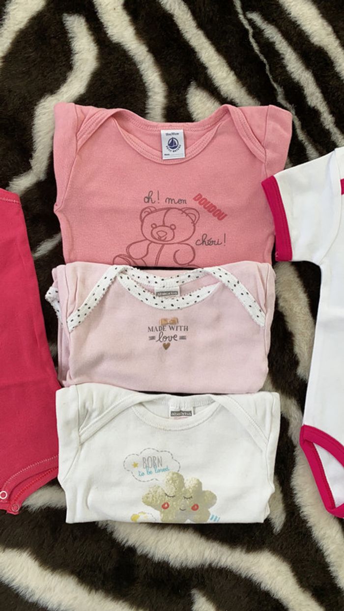 Lot Bodies 18 mois (81) 4 pièces - photo numéro 2