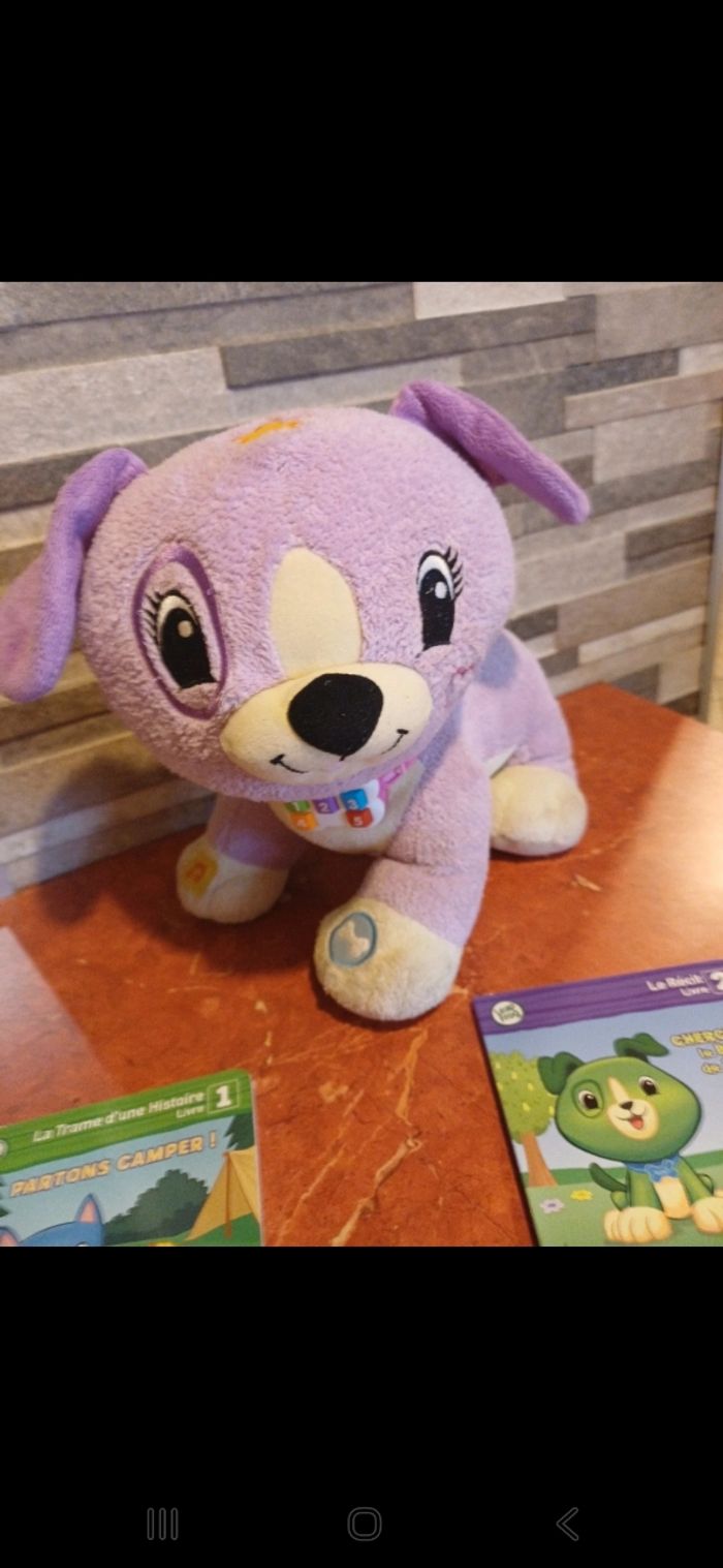 Peluche interactive lis avec violette